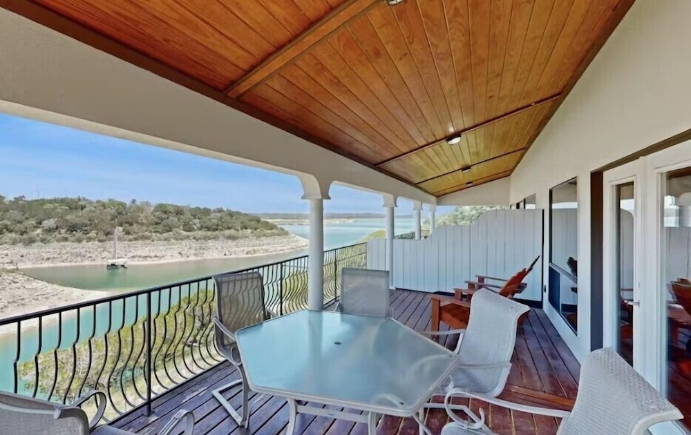 Chardonnay Haus - Unit C