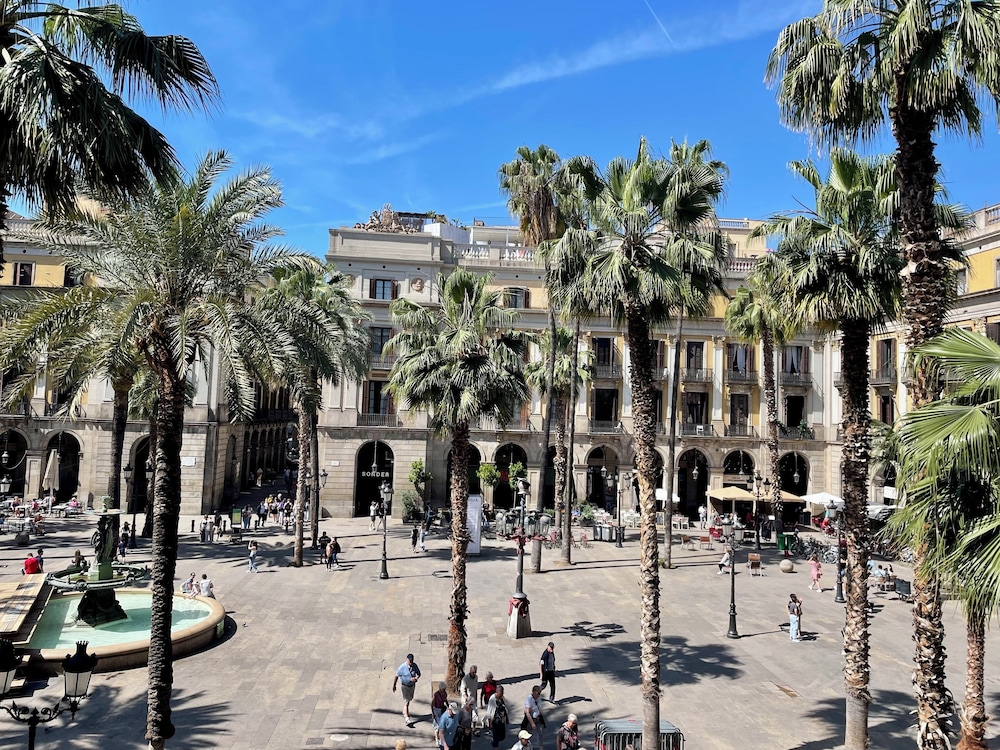 Classic Plaza Real