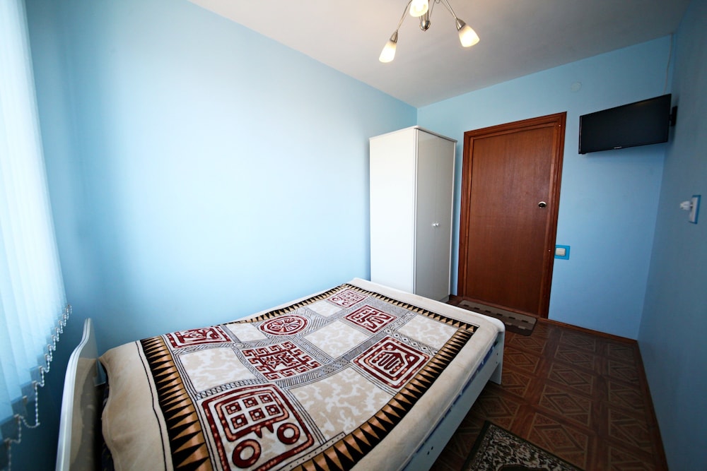 Guest House on Chernomorskaya Ulitsa