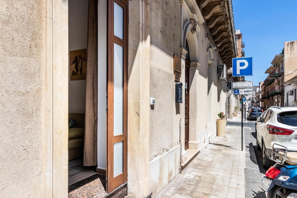 Casa Emma in Avola With 2 Bedrooms and 1 Bathrooms view 2