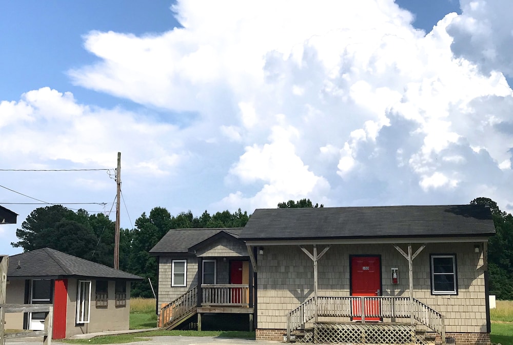 Whistling Pines - Daily & Extended Stay, Elizabeth City