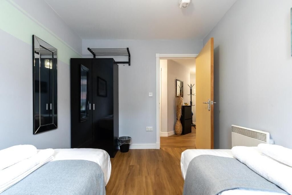 Black Moon 2 bed 2 bath Central location view 5