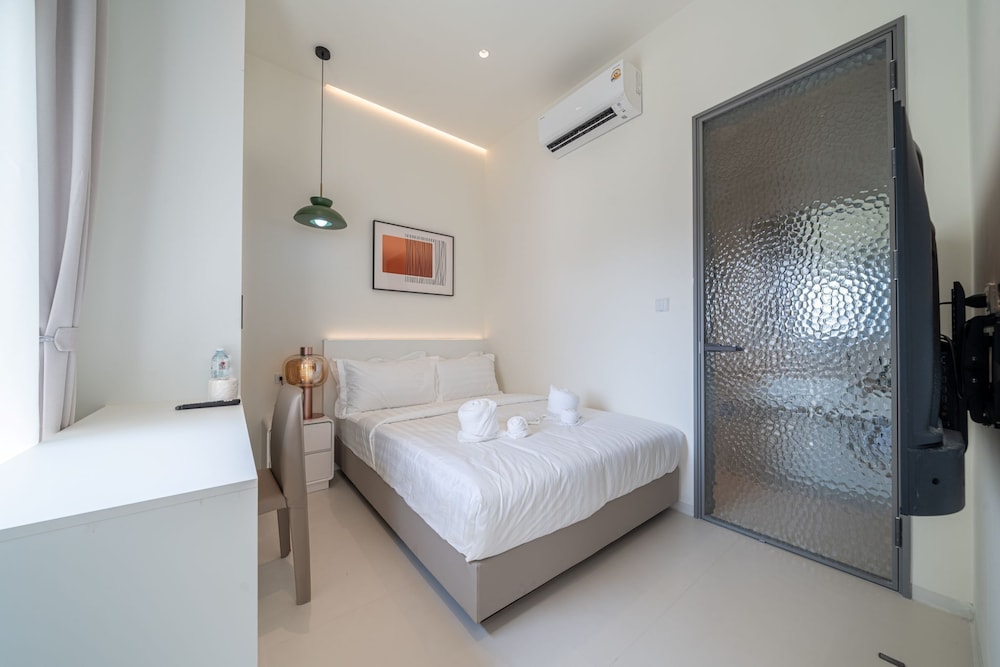 Pool villa with slide karaoke kitchen