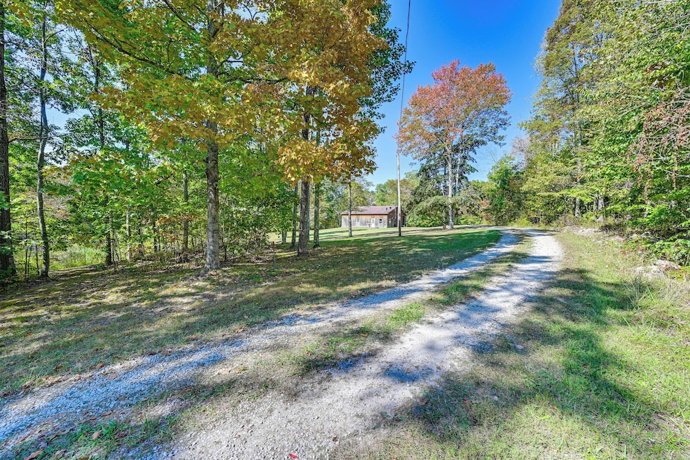 Ohio Hunters Cabin w/ Pond Access: Pets Welcome!