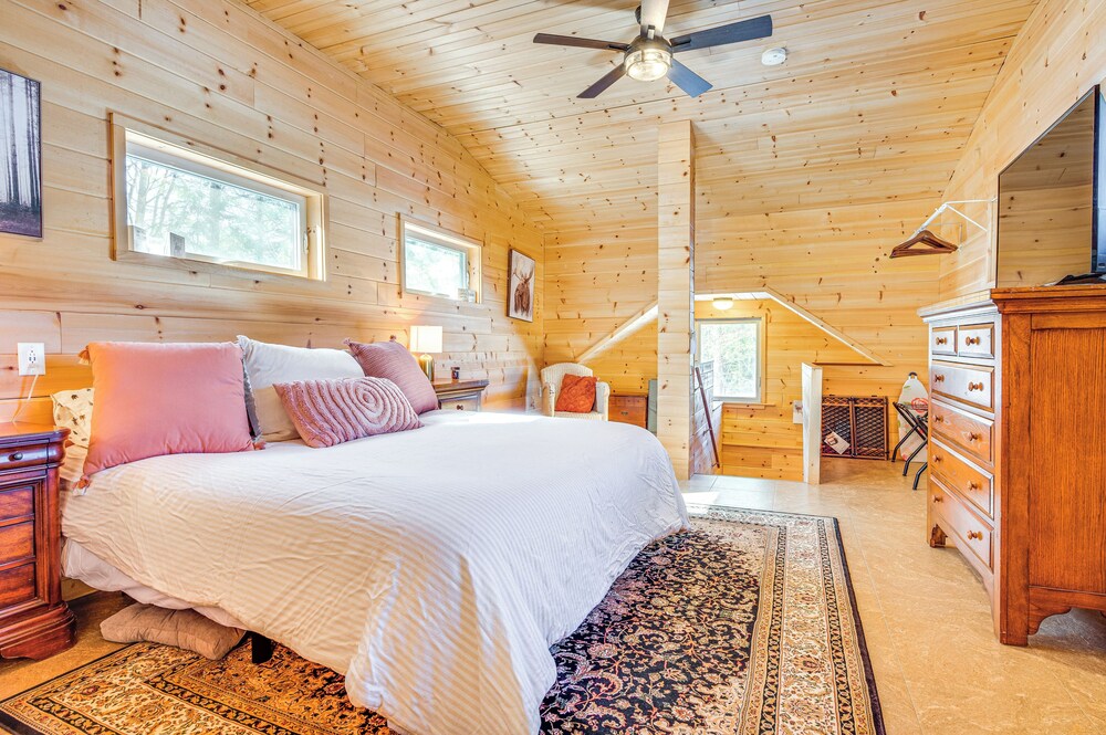 Hiking & Snowmobile Trails On-site: Alton Retreat!