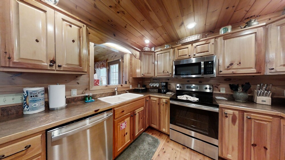The Ranch Cabin on 6 Secluded Acres in the Great Smoky Mountains by RedAwning