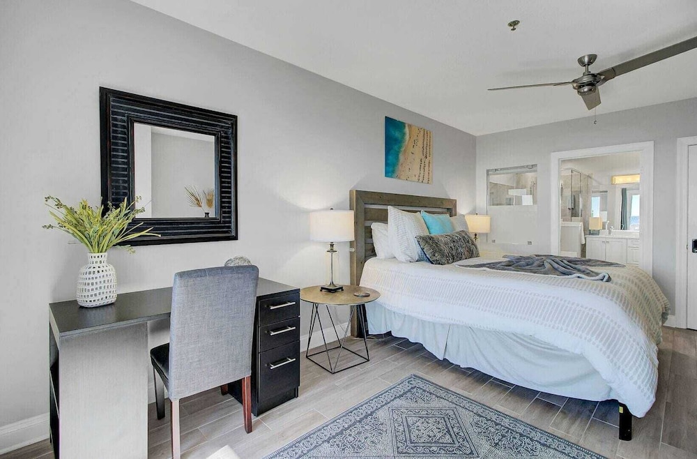 Beachfront 3bdr Condo w/ Pool & Deck Ocean Views Ocean Blvd #102 by Avantstay