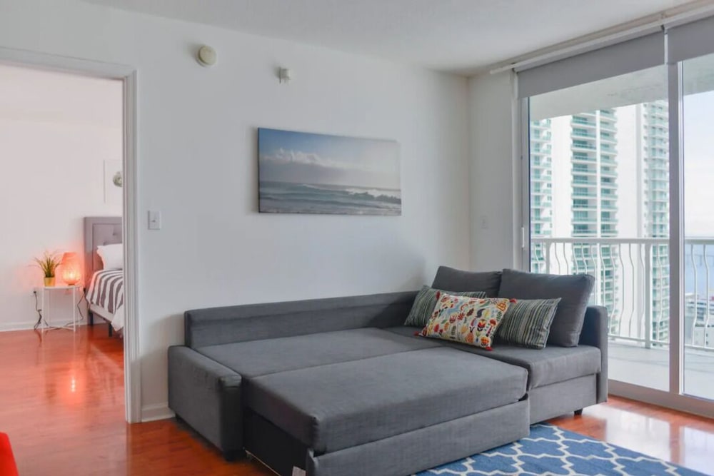 Luxury Apartments W Pool & Ocean views
