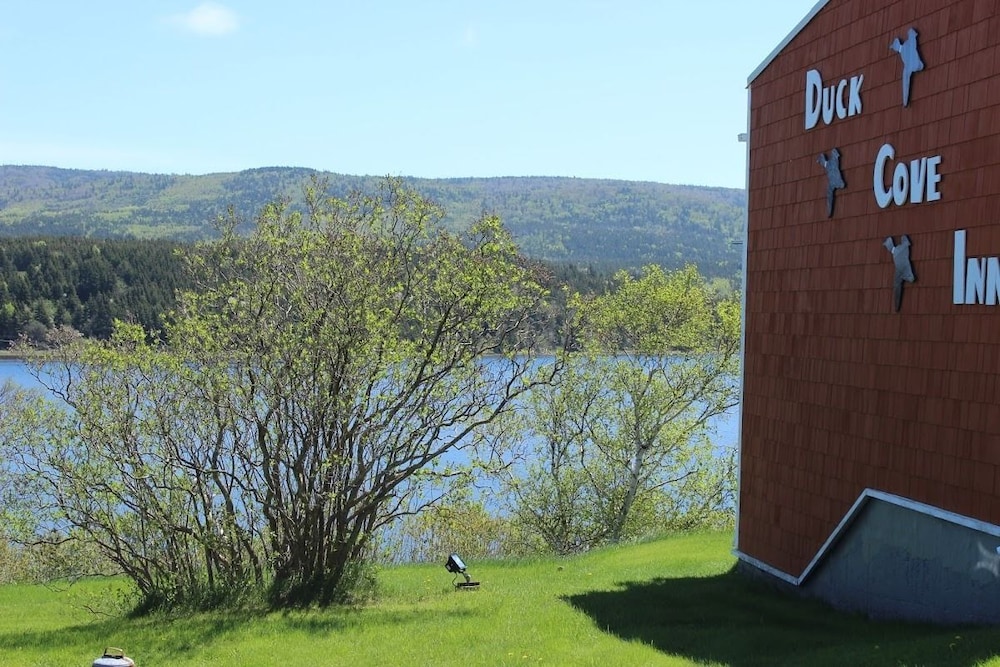 Duck Cove Inn