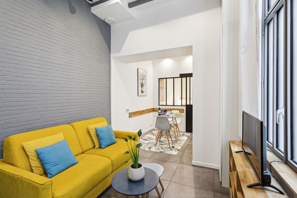 Lavie Maison House in the Marais Family