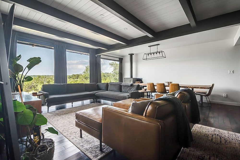 Luxury Hill Country Container Home - Near Alamo Springs Cafe