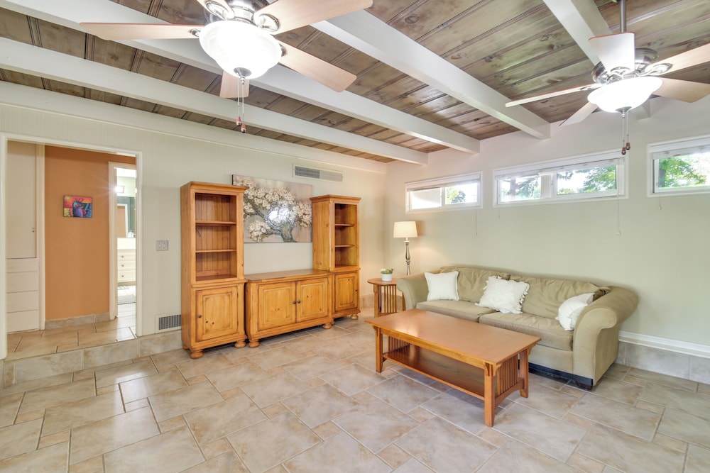 8 Mi to Dtwn: Spacious Home w/ Fire Pit in Fresno!