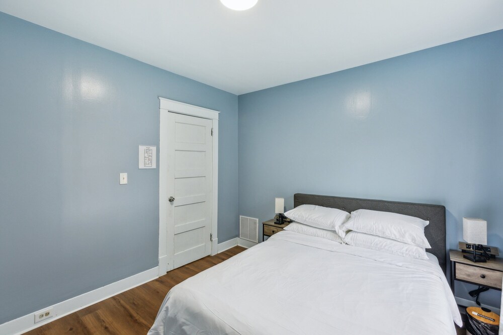 Comfy 3br Flat Close To The Falls 3 Bedroom Apts