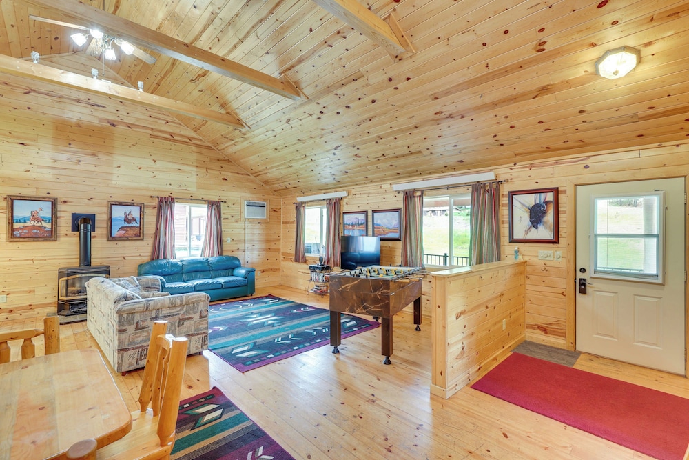Wraparound Deck & Grill: Deadwood Cabin view 4