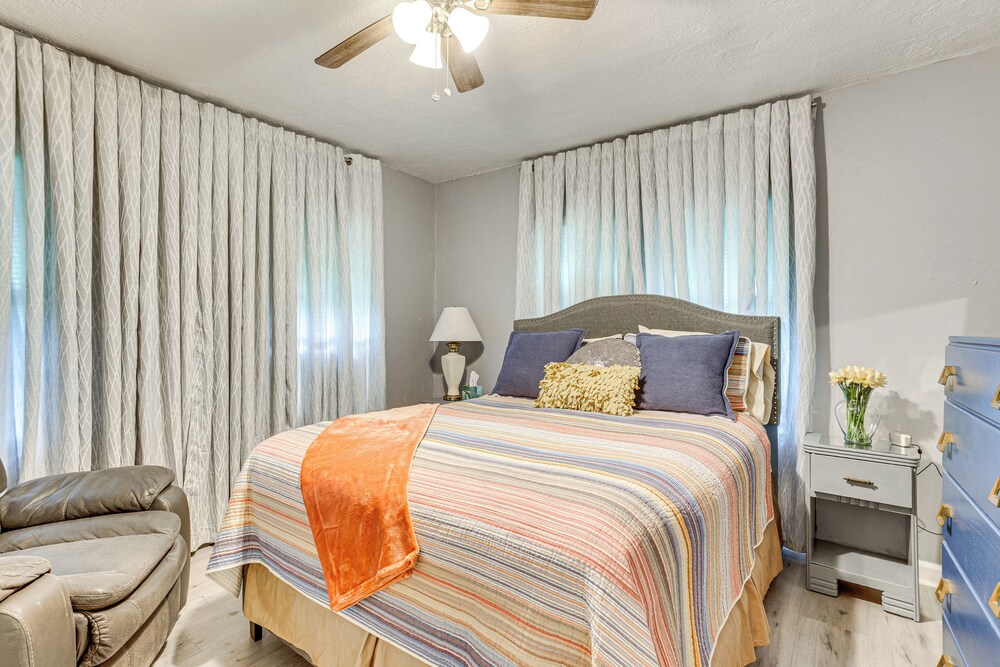 3 Mi to Dtwn Okc: Inviting Home w/ Yard!