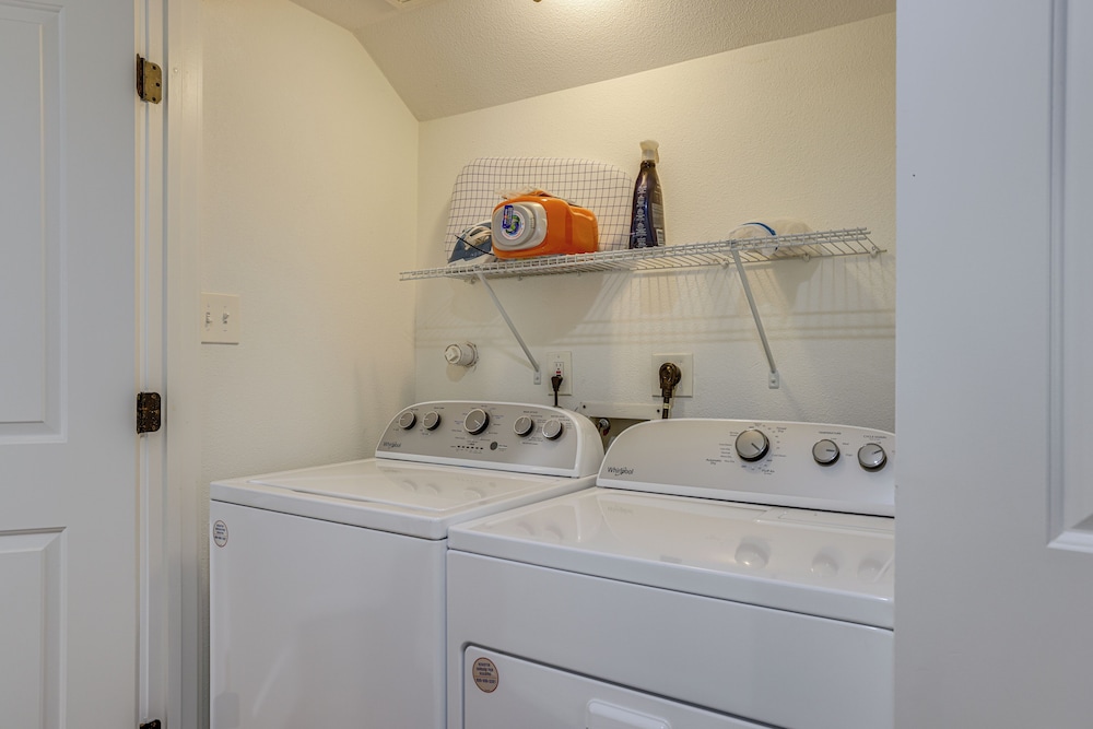Condo 2 Mi to Houston Zoo & Museum District!