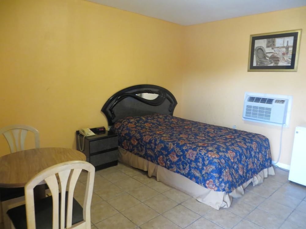 Travel Inn & Suites