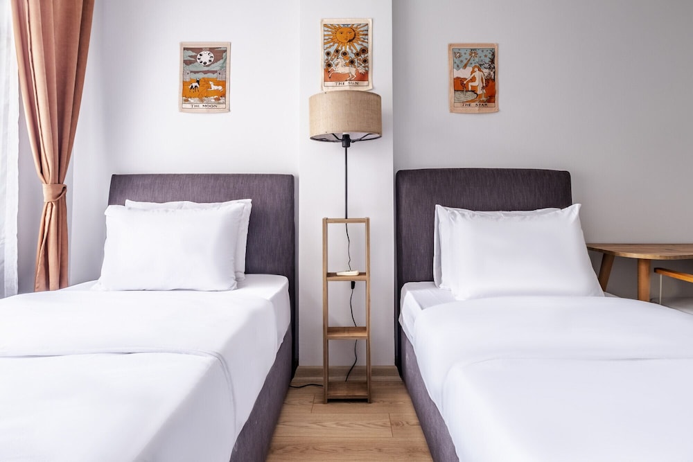 Colorful and Central Flat With Balcony in Besiktas