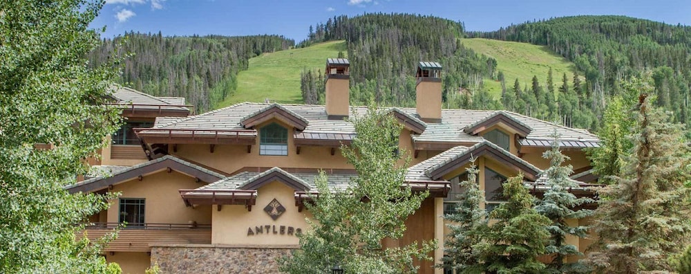 Convenient 2BR Condo in Lionshead Village w/ Pool, hot tub & More!