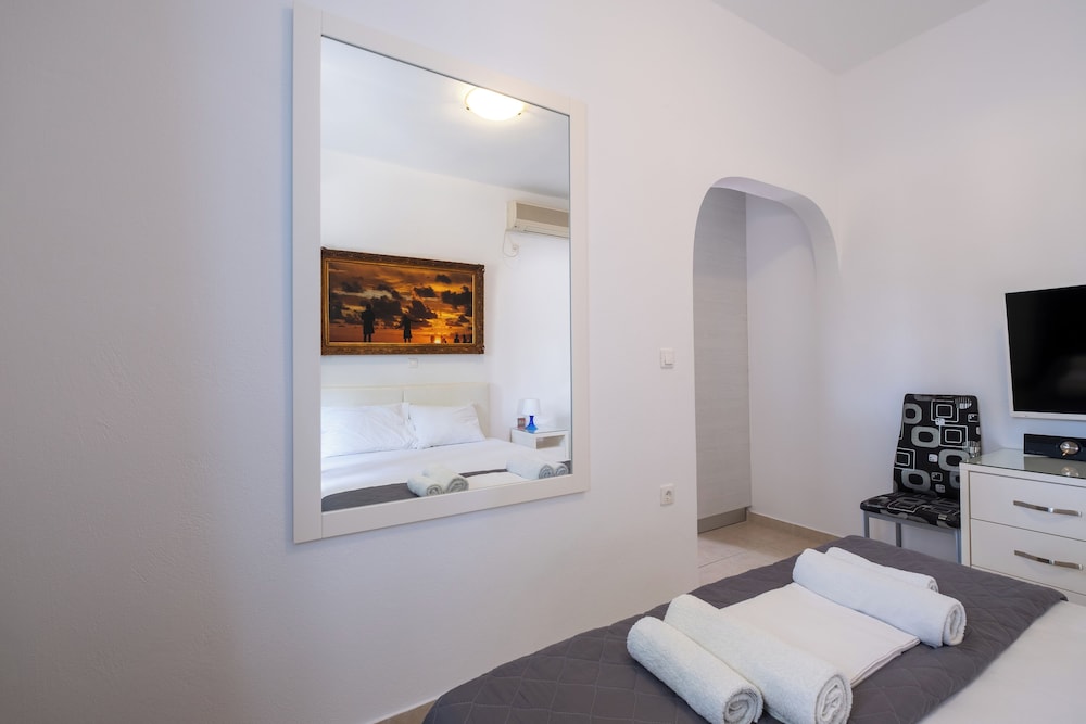 ADELPHI APARTMENTS