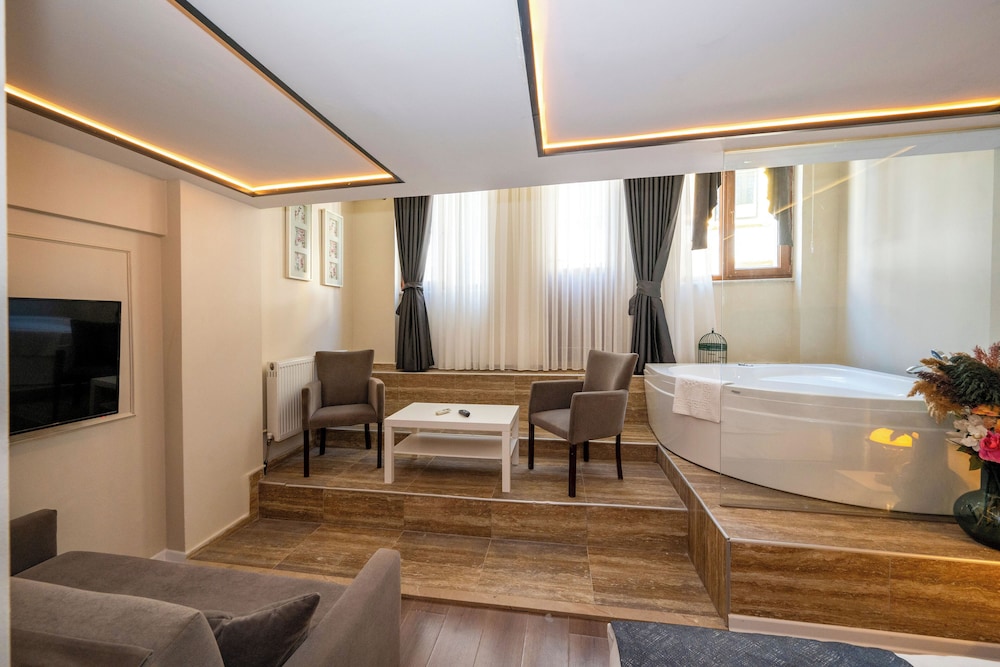 Aiza Suites - Image 6