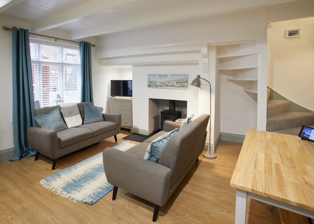 Host Stay Threadneedle Cottage