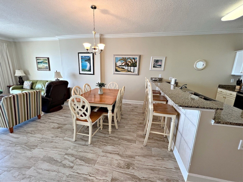 Regency Isle 704