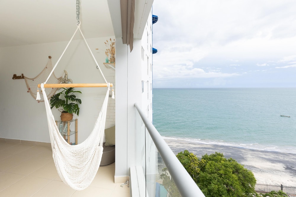 The Farallon Beach Condo by Acomodo