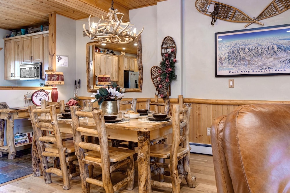 Timber Wolf Lodge Collection by KBM - 2 Units (5b/12c)