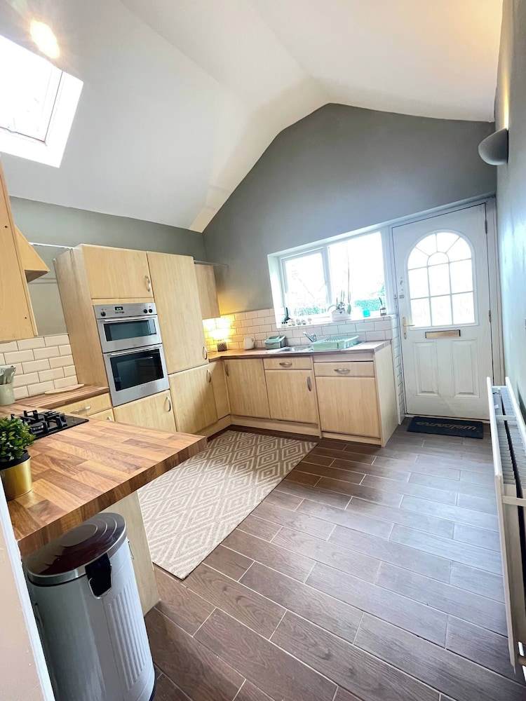 Newcastle Pet Friendly Annex, Drive, Garden, 10min Drive to City Centre