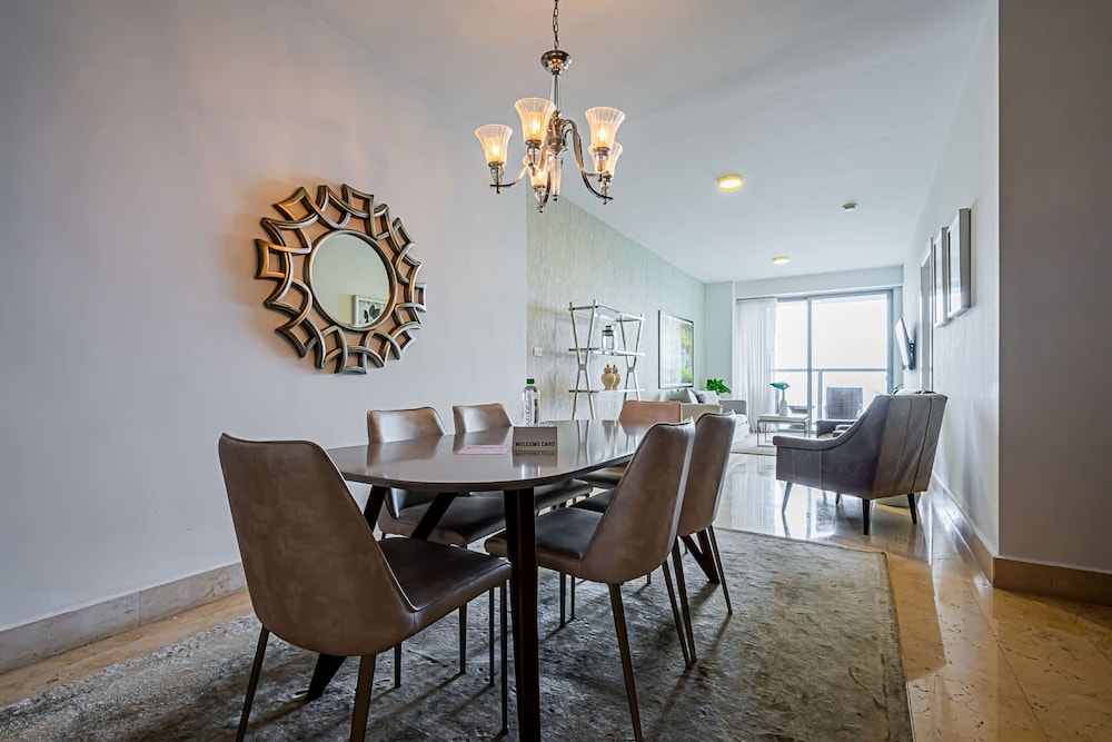 w Prestigious 1BR w Fantastic Balcony in YOO