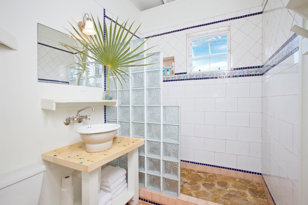 Cayo Loco Getaway: Private Beachfront Haven photo 5