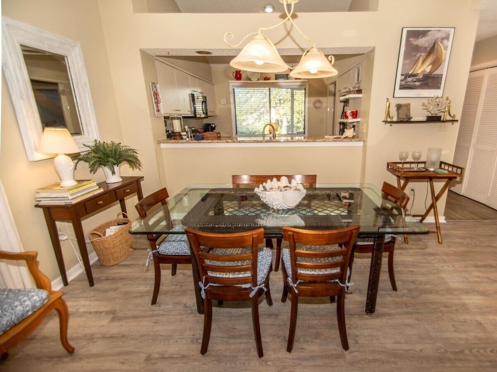 West Hyde Park 2e 2 Bedroom Condo