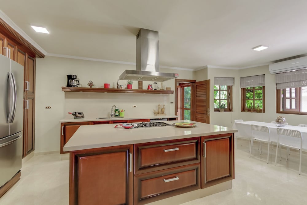 Beautiful Villa with Pool Gym and Maid view 5