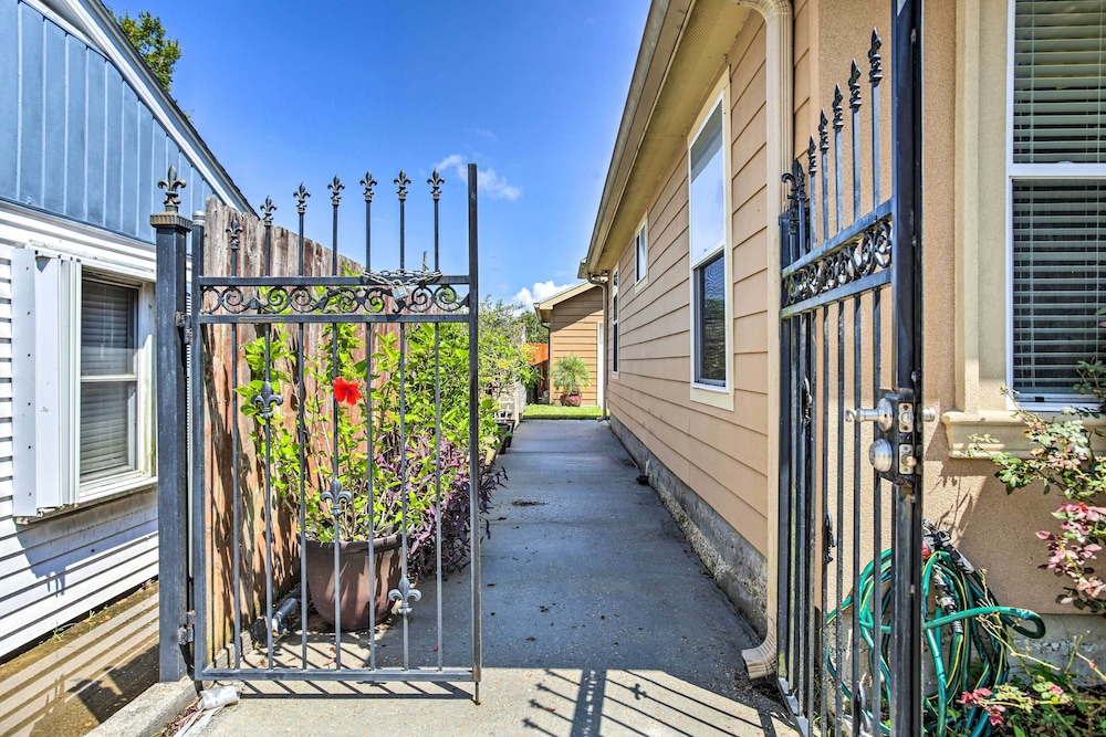 5 Mi to Bourbon Street: Nola Home w/ Fenced Yard!