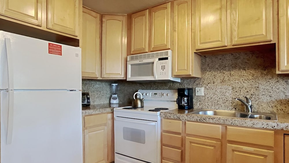3 Outdoor Spas, Pool, Sauna and Free WiFi and Parking - Unit 531 at 1849 Condos - Slopeside by RedAwning