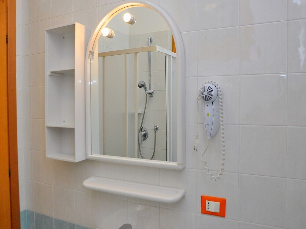 Splendid Two-room Apartment for 4 People Near the sea - By Beahost Rentals view 5