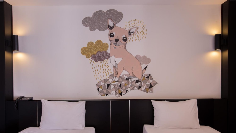Pentahug Hotel