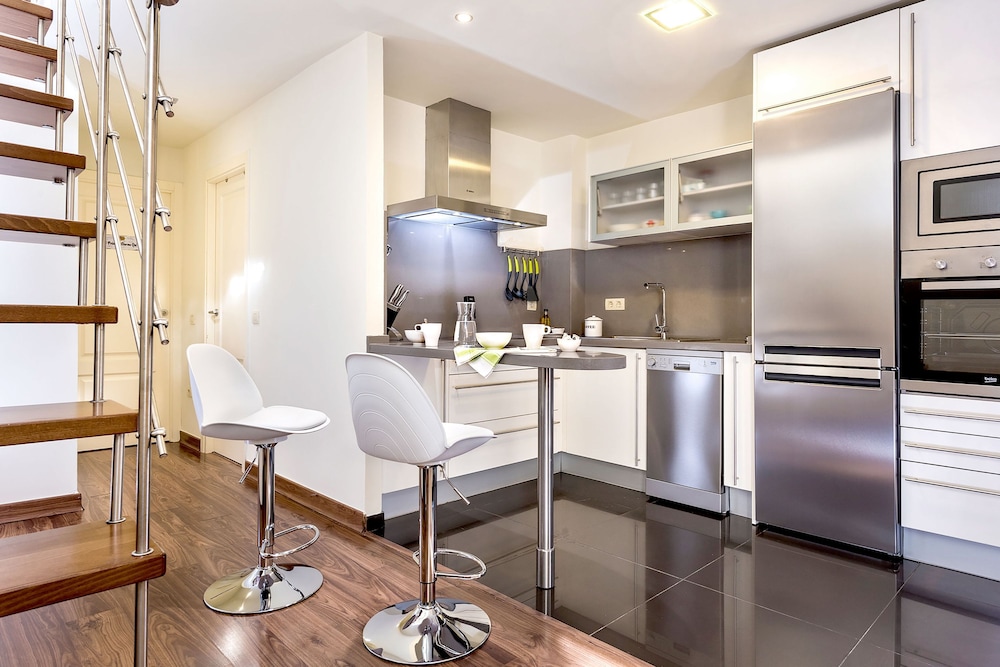 Modern Centric Duplex With Stunning Terrace Francos V