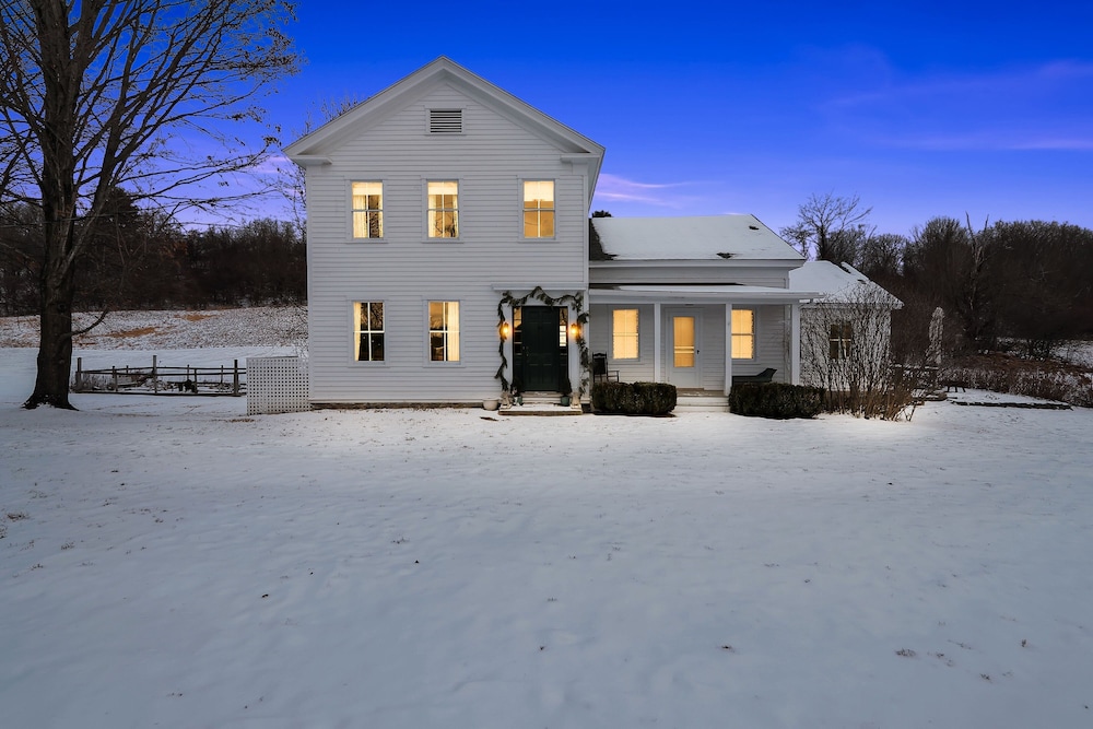 Gorgeous Hudson Valley Farmhouse On 14 Acres 3 Bedroom Home
