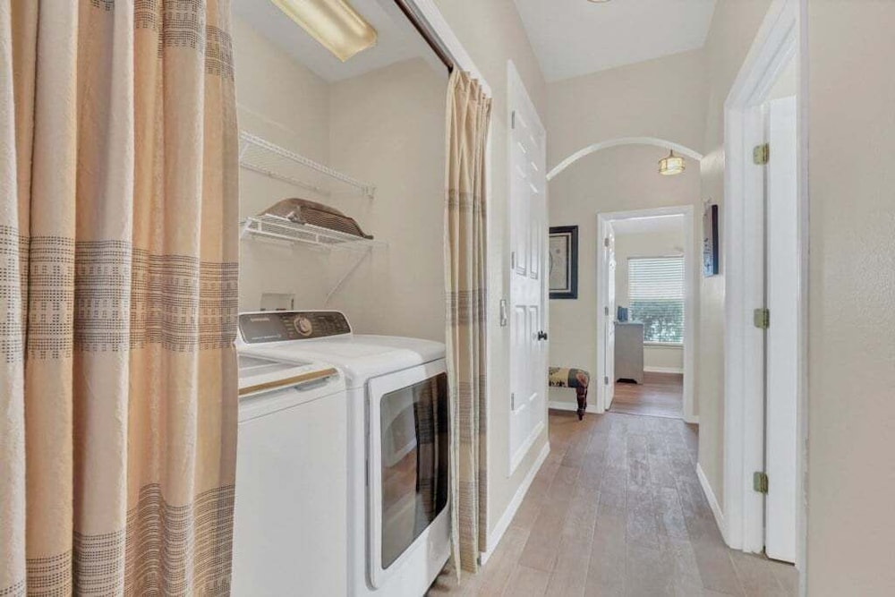 Large 4 bedroom Pool Home With Relaxing Vibes 4 Villa