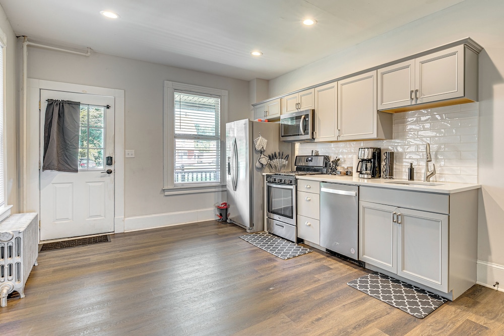1 Block to Main Street: Dtwn Stroudsburg Townhome!