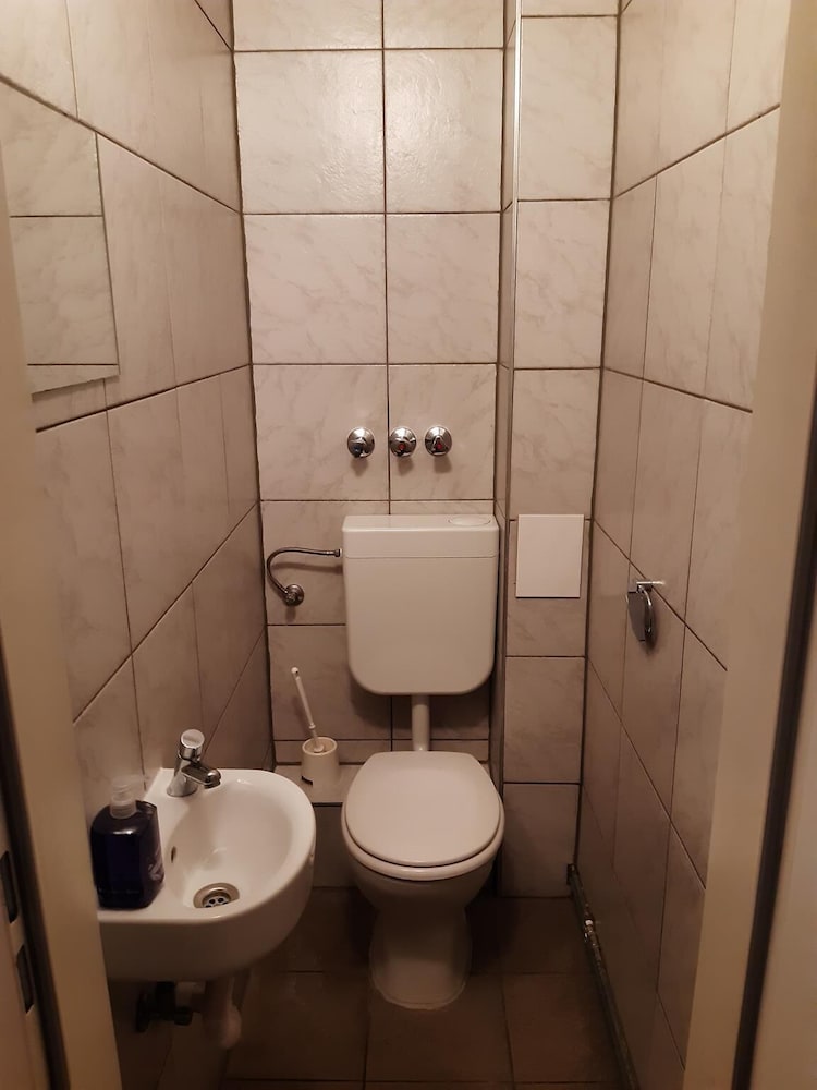 2-Rent Group Hostel Rooms&Apartments TUB19A