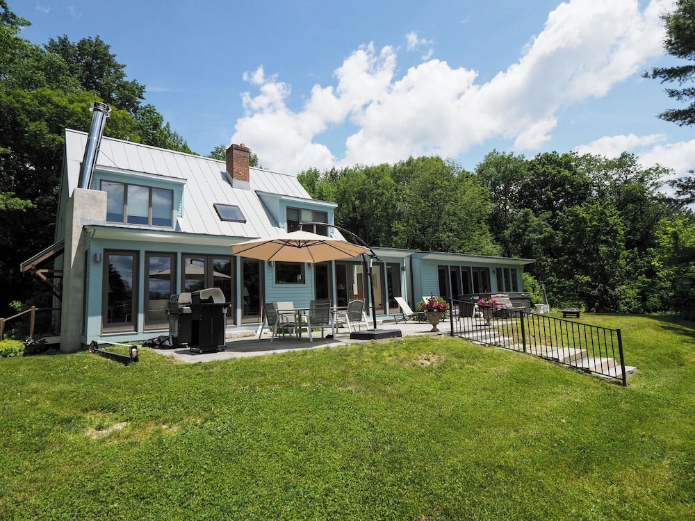 Charming 6 Bdrm Countryside Stay