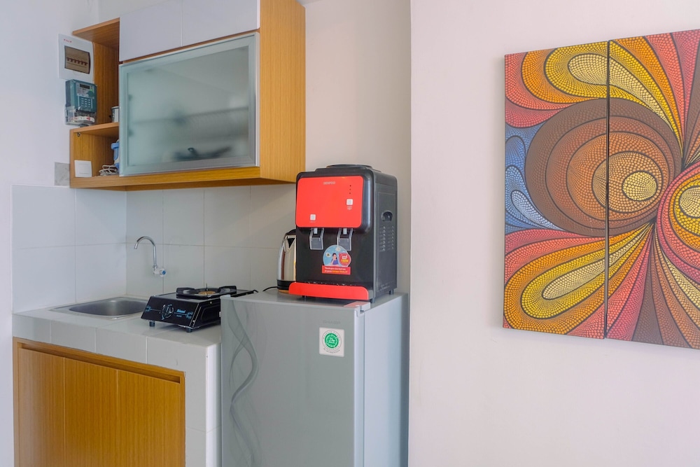 Best Price Studio Apartment at Gunung Putri Square view 2