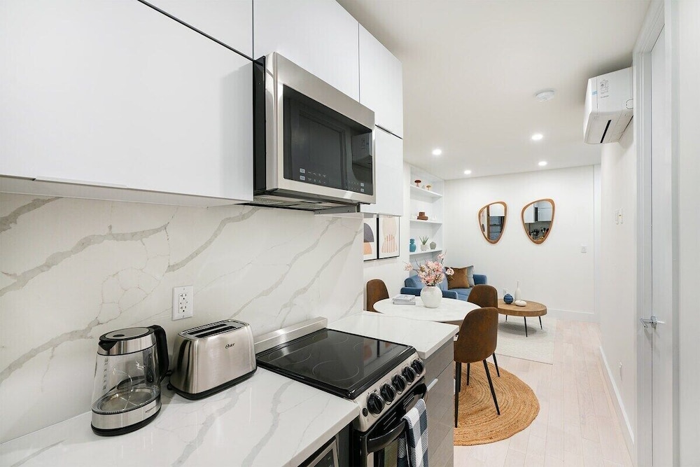 48 Midtown West Apt