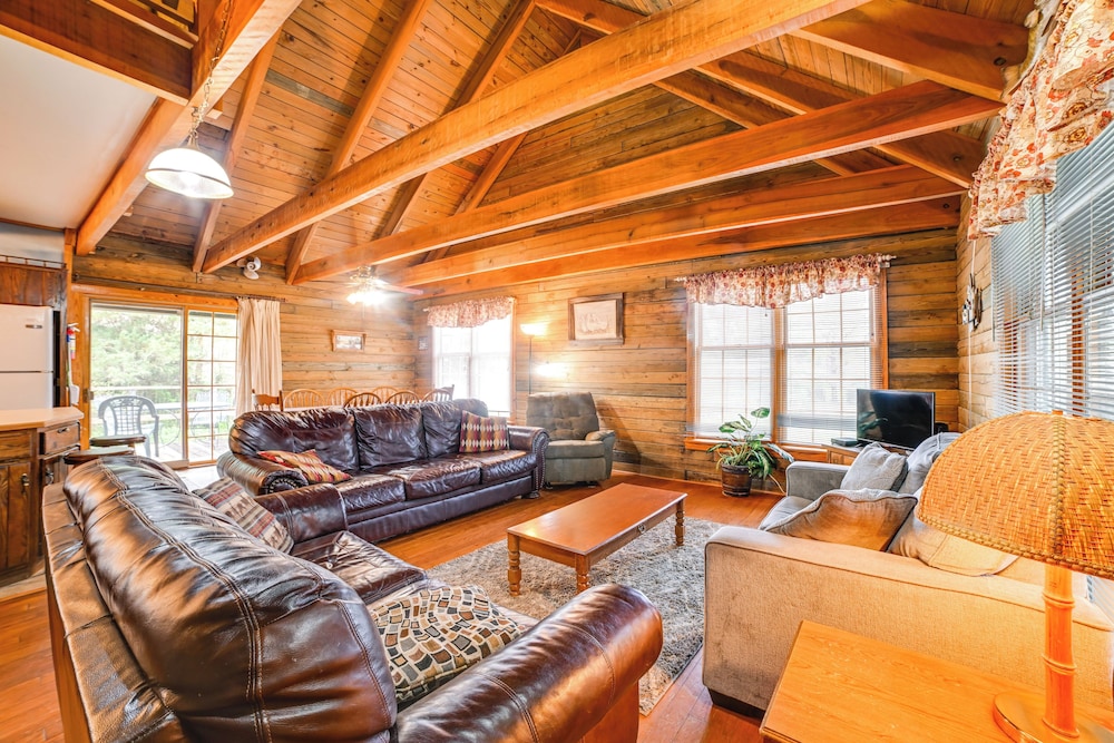 Game Room & Decks: Family Cabin in Springville!