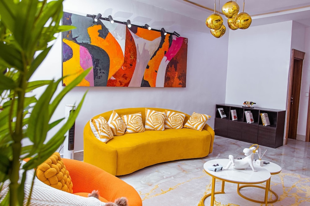 TM Luxe Stays Apartment