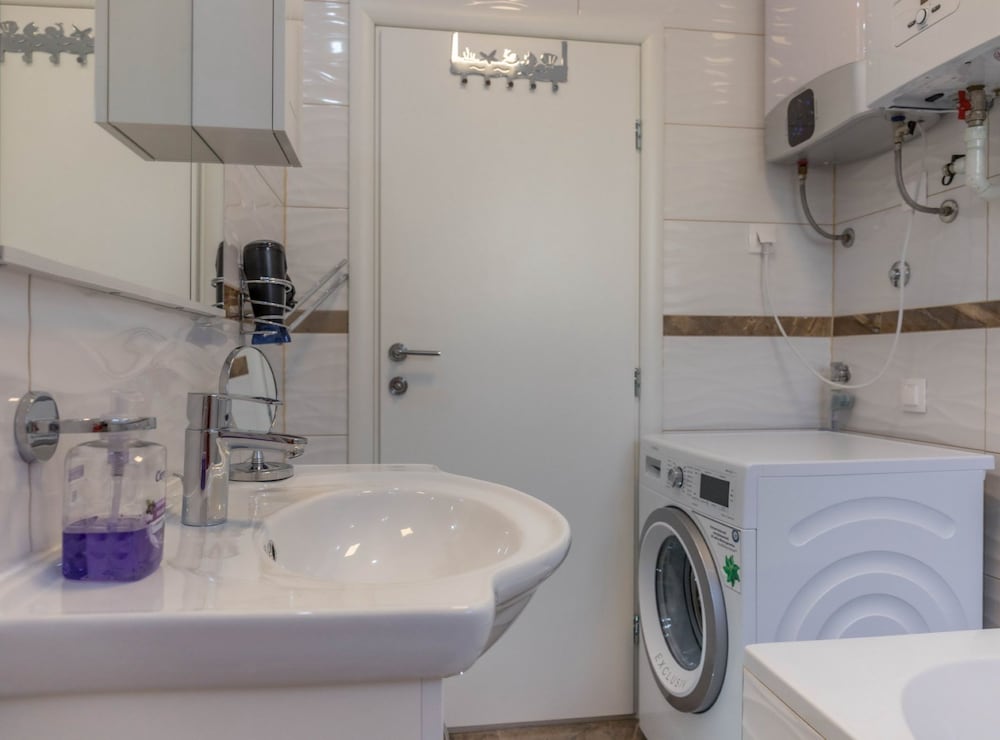 Spacious Novi Vinodolski Apartments With Terrace and Shared Pool