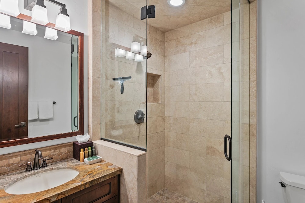 Arrowleaf Lodge at Deer Valley Resort - Three Bedroom Residence #110 3 Condo